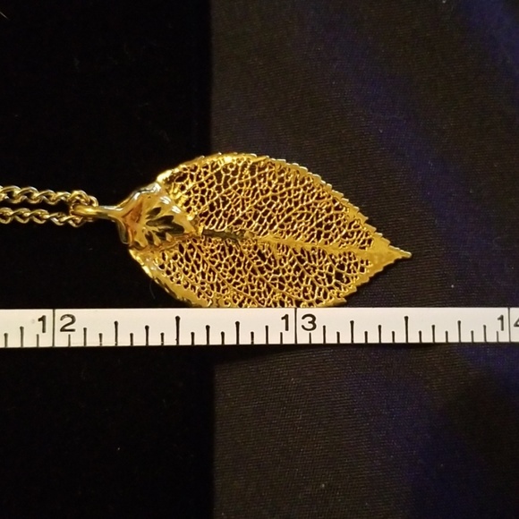 Yellow gold leaf necklace - Picture 4 of 4